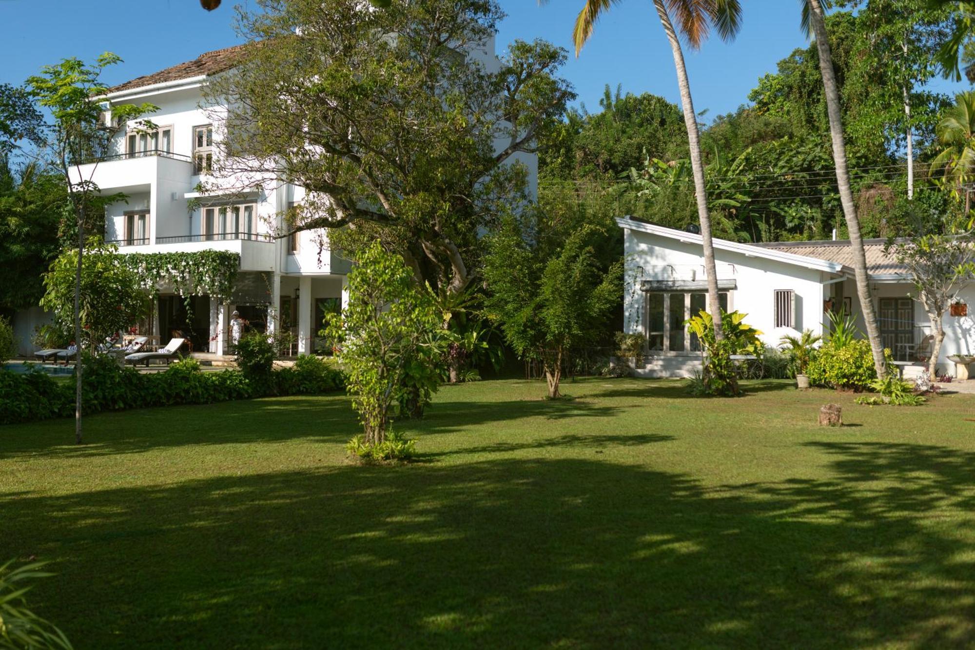 Arahtis Lake Villa Hikkaduwa Exterior photo